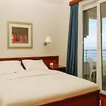 아파트 In By The Sea *