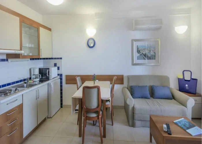 Apartment In By The Sea *